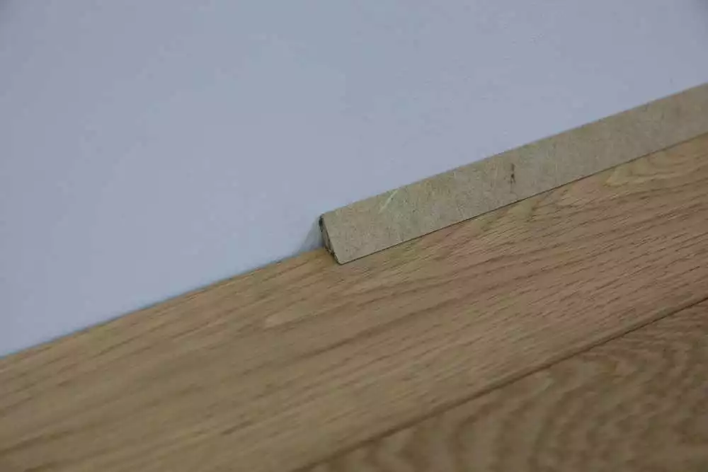 CONTRE-PLINTHE - MDF BRUT