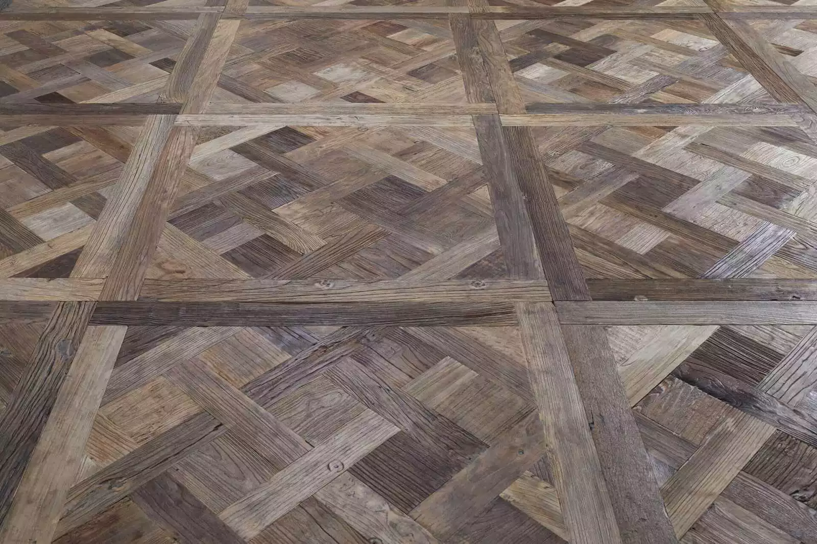 RECYCLED CENTENARY ELM VERSAILLES TILES - Image 4