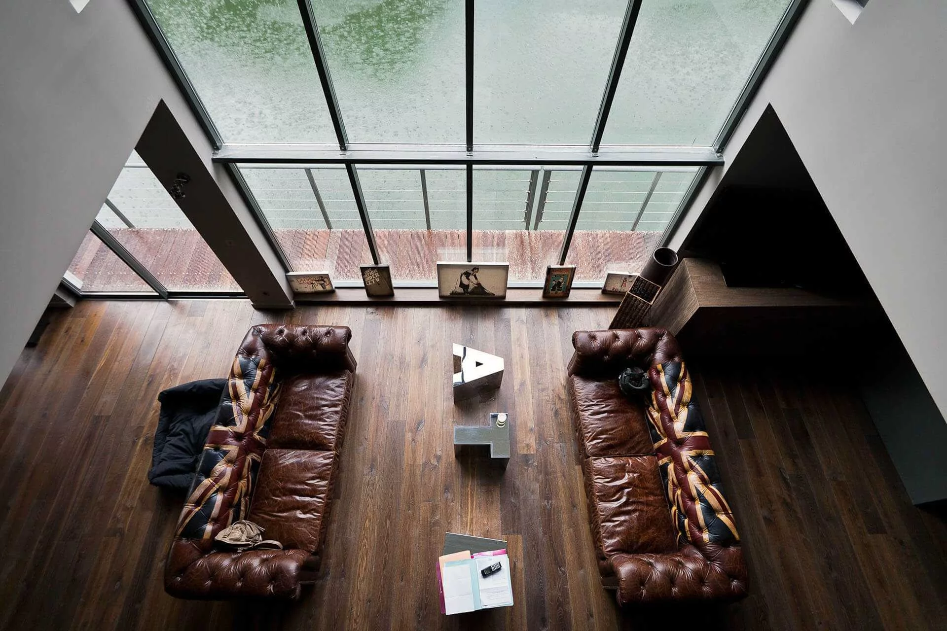 Le Parquet Foncé, l’Atout d’une Ambiance cosy So British